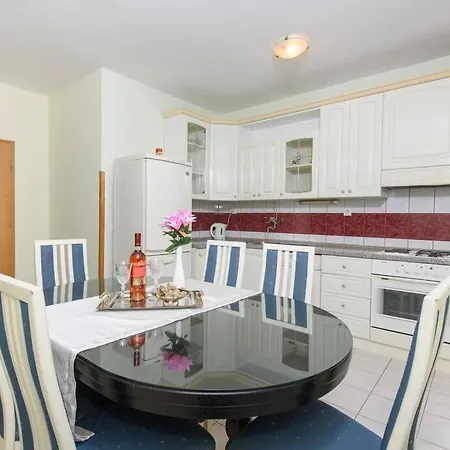 דירה Lucy's Place