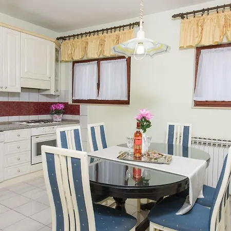 Апартаменты Lucy's Place *